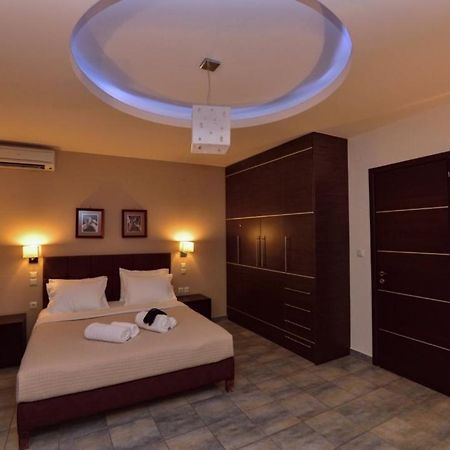 Gonis Suites Палиохора Екстериор снимка