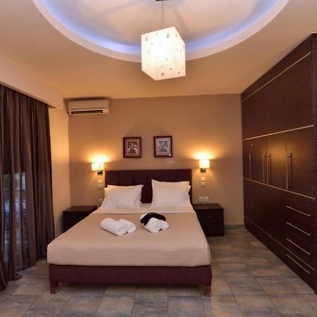 Gonis Suites Палиохора Екстериор снимка