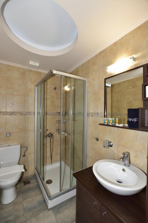 Gonis Suites Палиохора Екстериор снимка