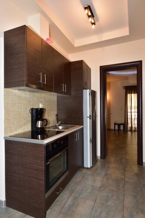Gonis Suites Палиохора Екстериор снимка