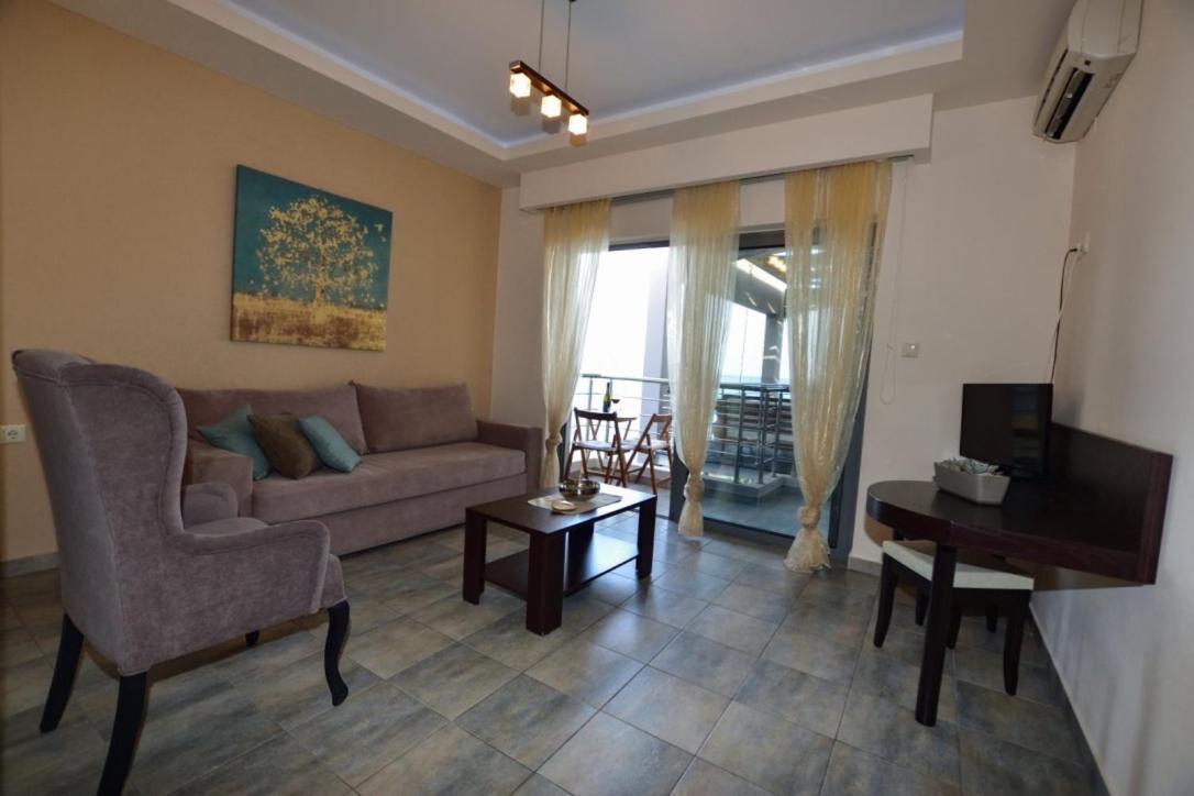 Gonis Suites Палиохора Екстериор снимка