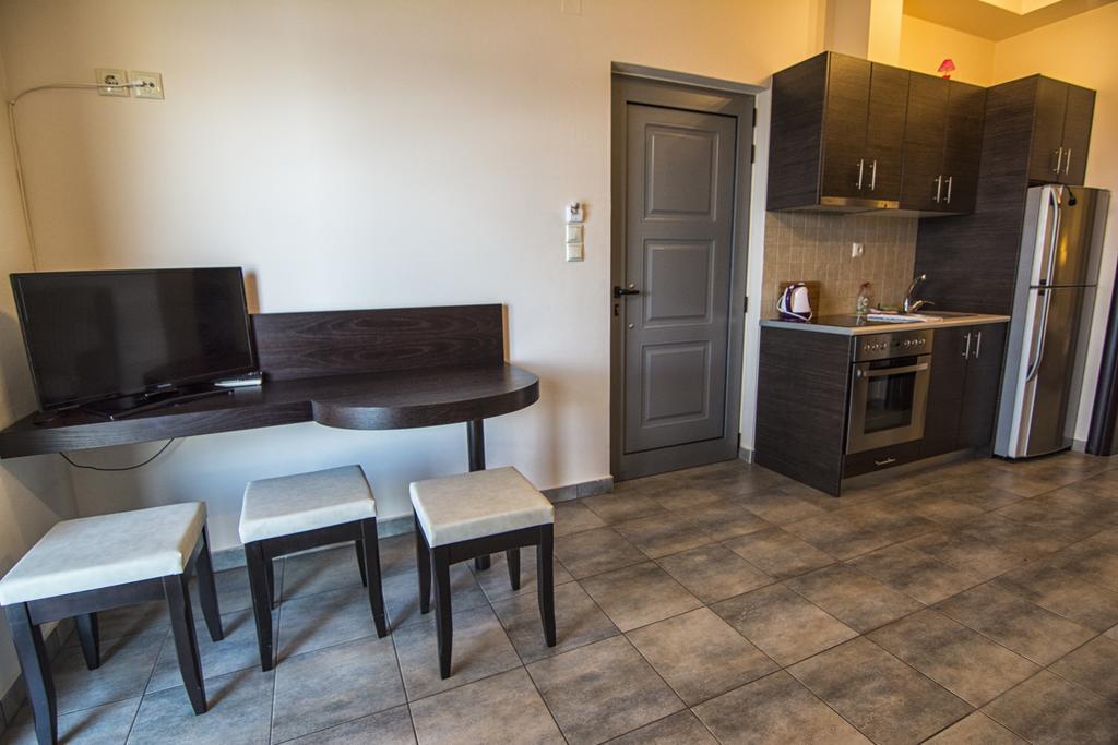 Gonis Suites Палиохора Екстериор снимка