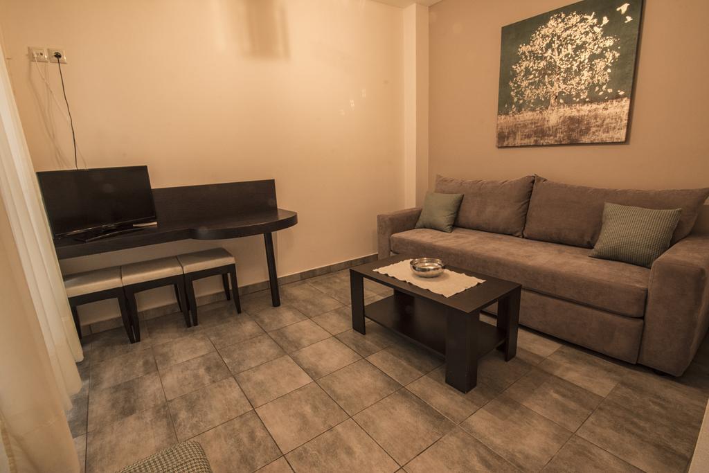 Gonis Suites Палиохора Екстериор снимка