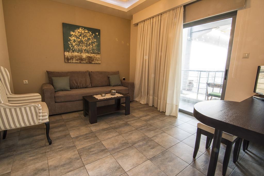 Gonis Suites Палиохора Екстериор снимка