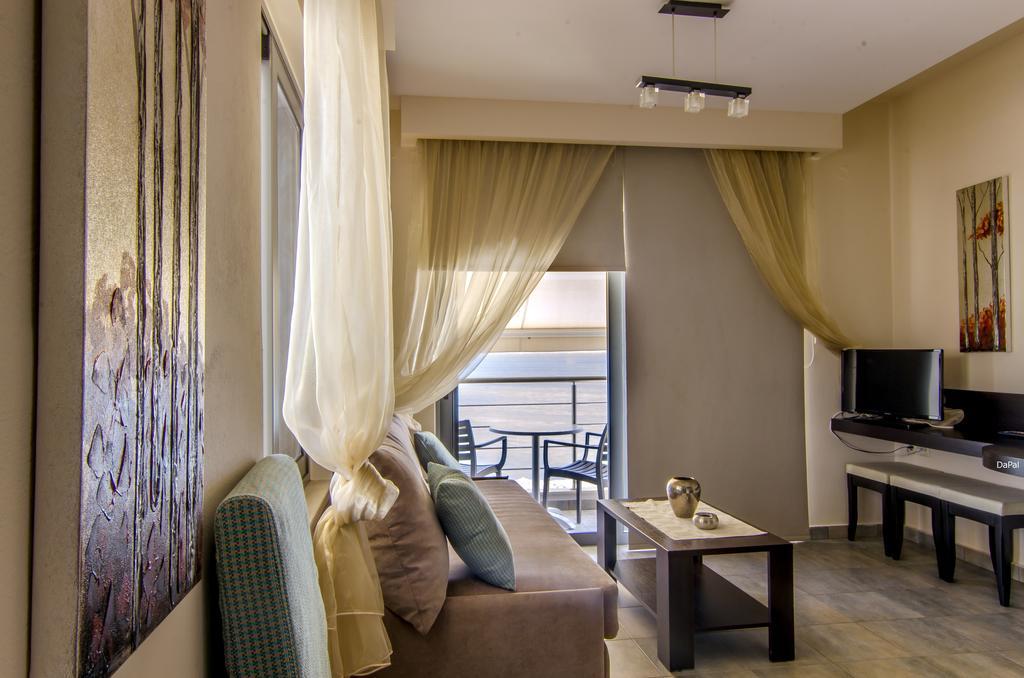 Gonis Suites Палиохора Екстериор снимка