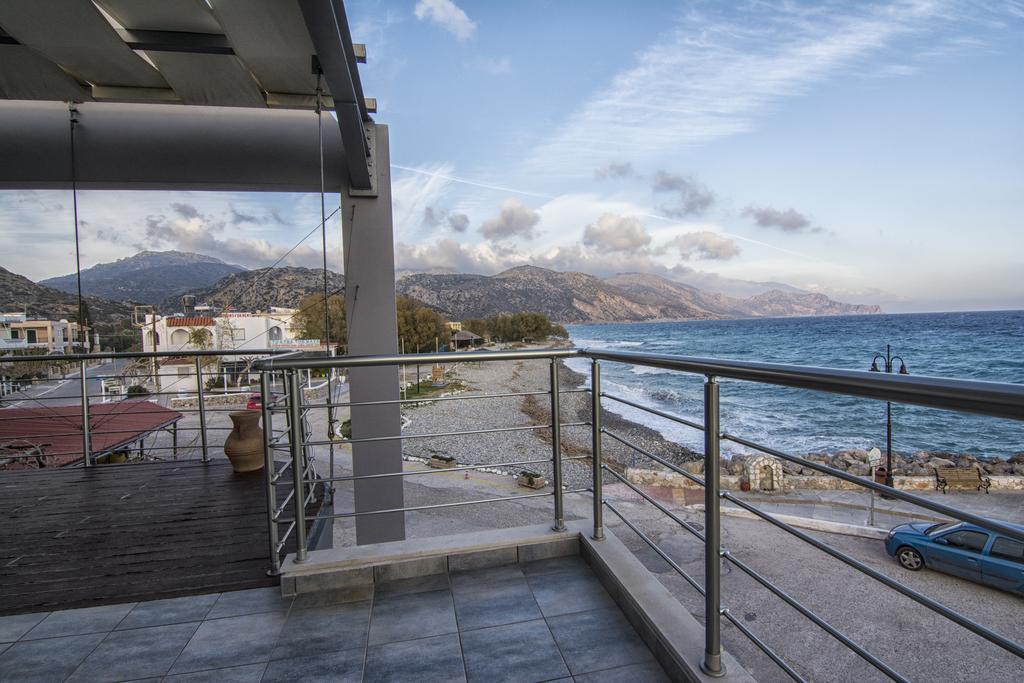 Gonis Suites Палиохора Екстериор снимка
