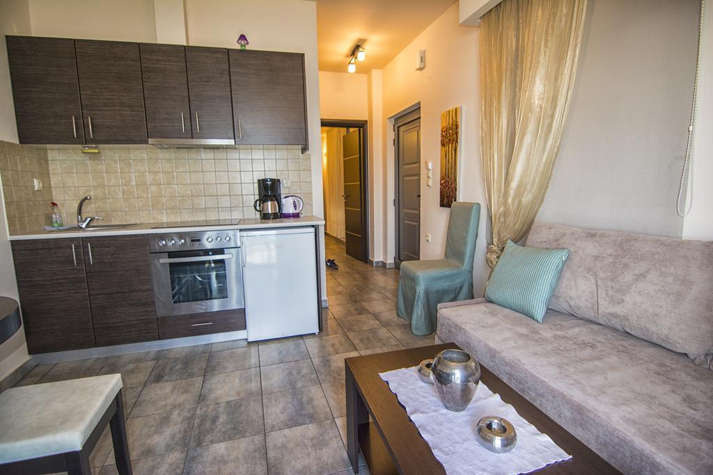 Gonis Suites Палиохора Екстериор снимка
