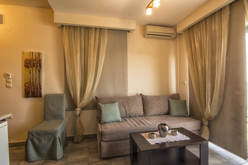 Gonis Suites Палиохора Екстериор снимка