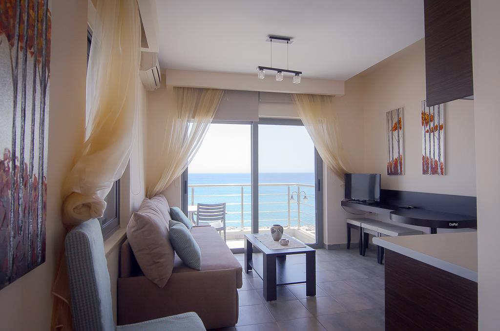 Gonis Suites Палиохора Екстериор снимка