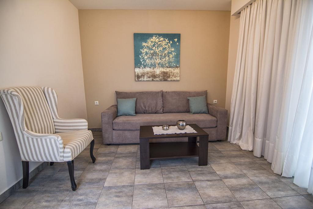 Gonis Suites Палиохора Екстериор снимка