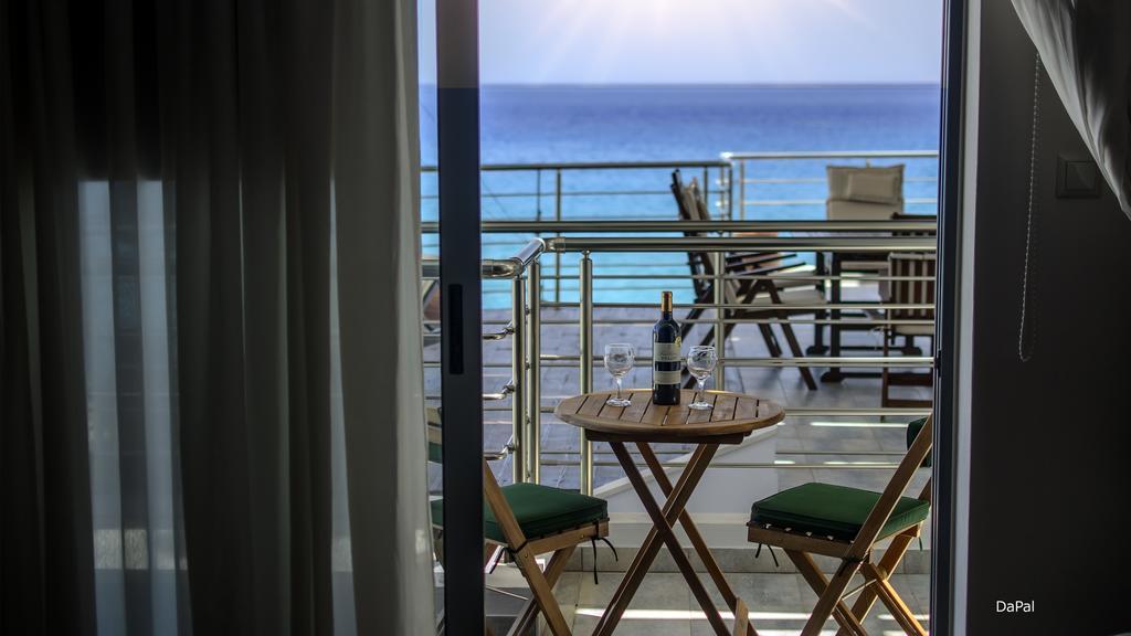 Gonis Suites Палиохора Екстериор снимка