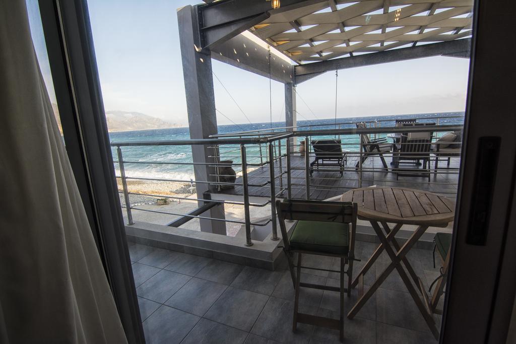 Gonis Suites Палиохора Екстериор снимка