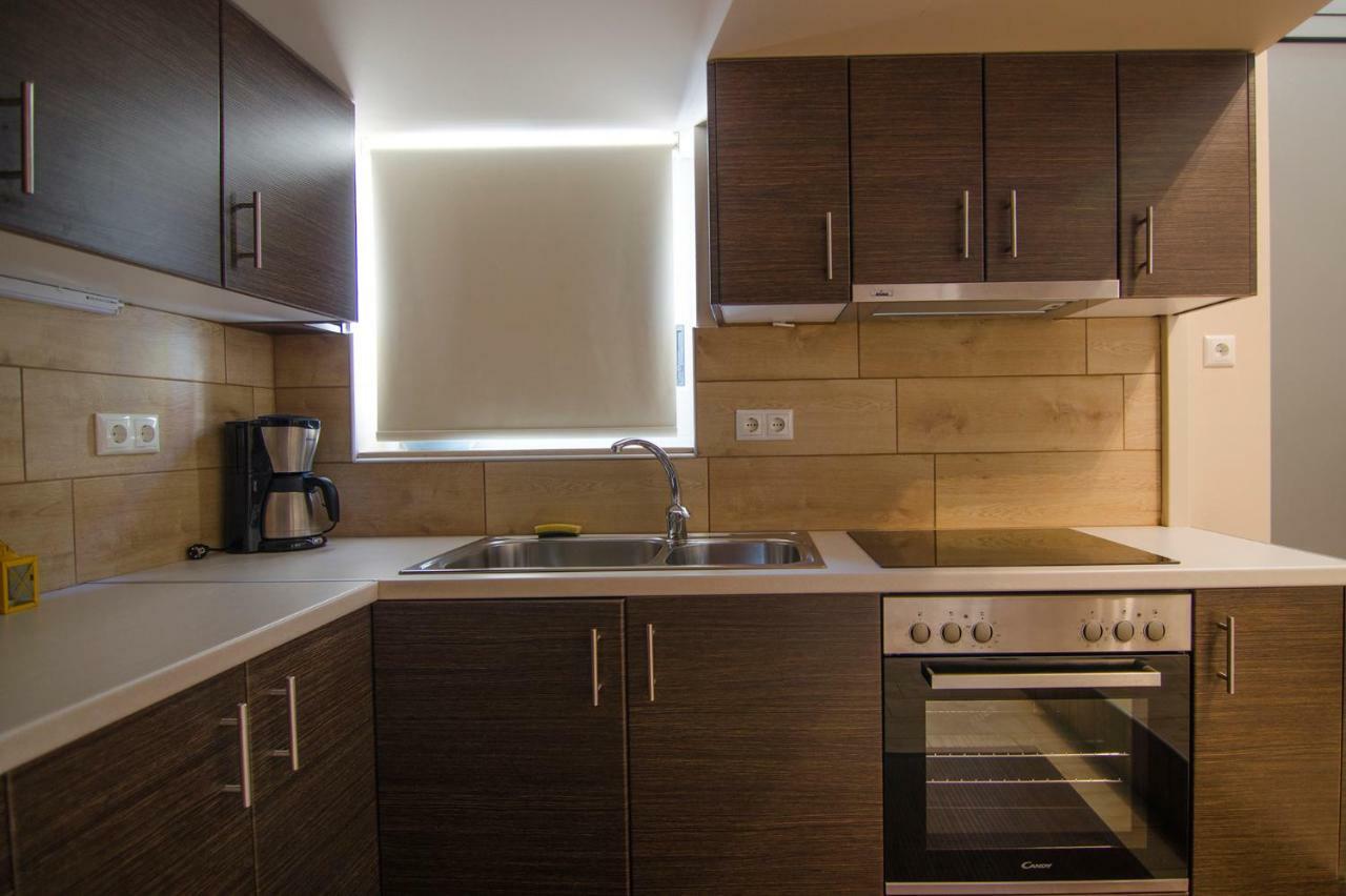 Gonis Suites Палиохора Екстериор снимка