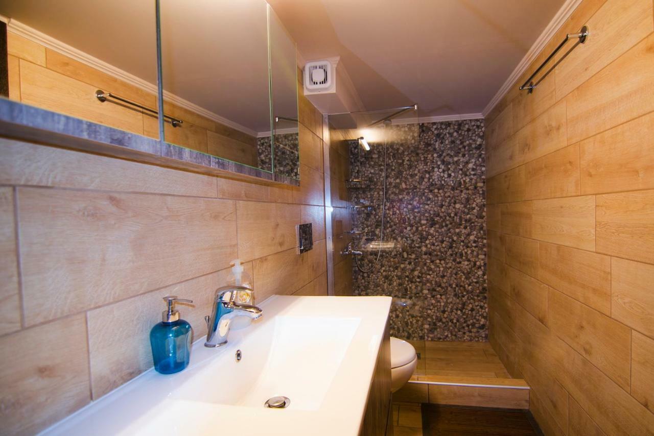 Gonis Suites Палиохора Екстериор снимка