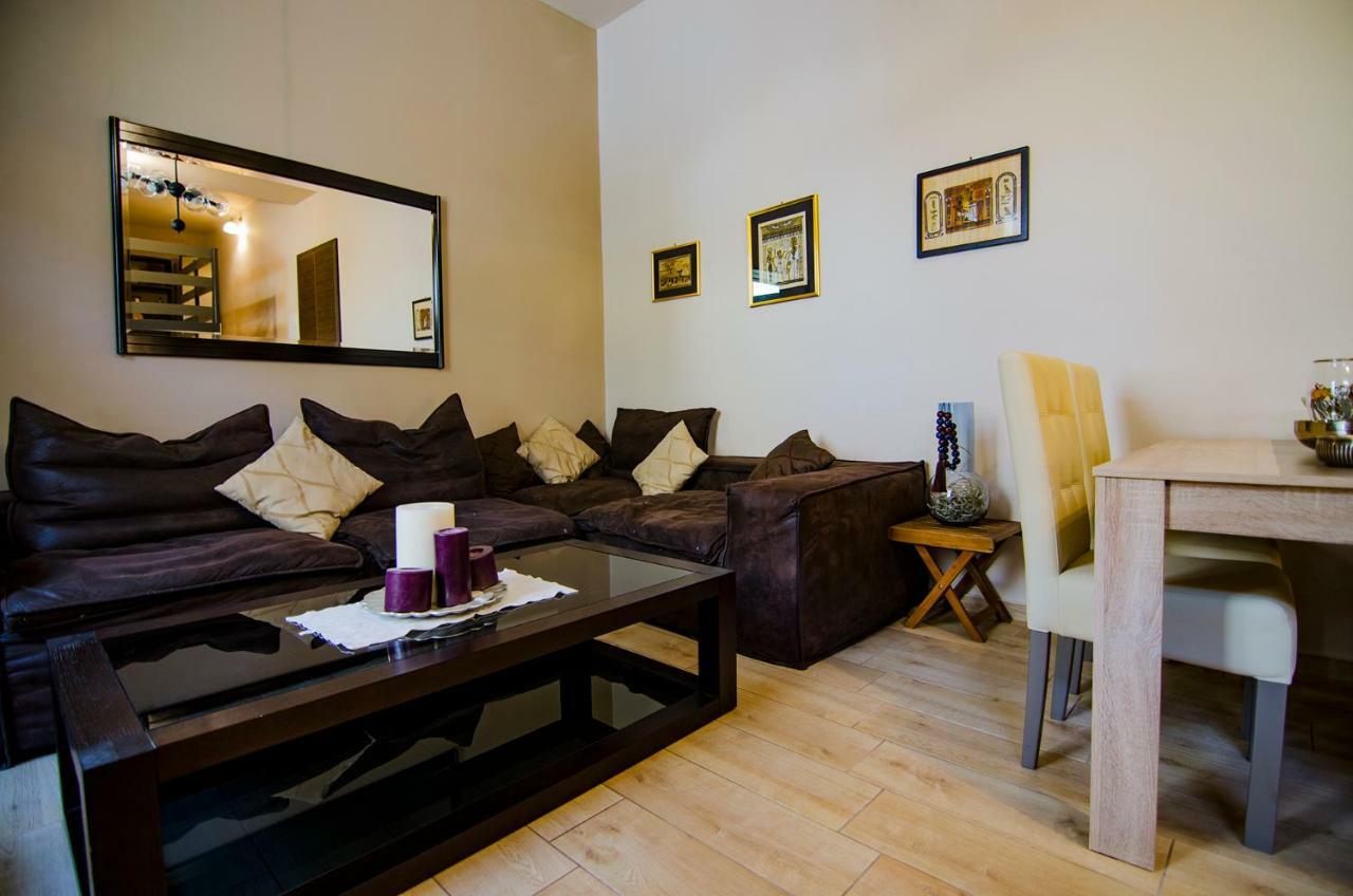 Gonis Suites Палиохора Екстериор снимка